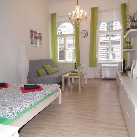 Apartment In The Centre Прага Экстерьер фото