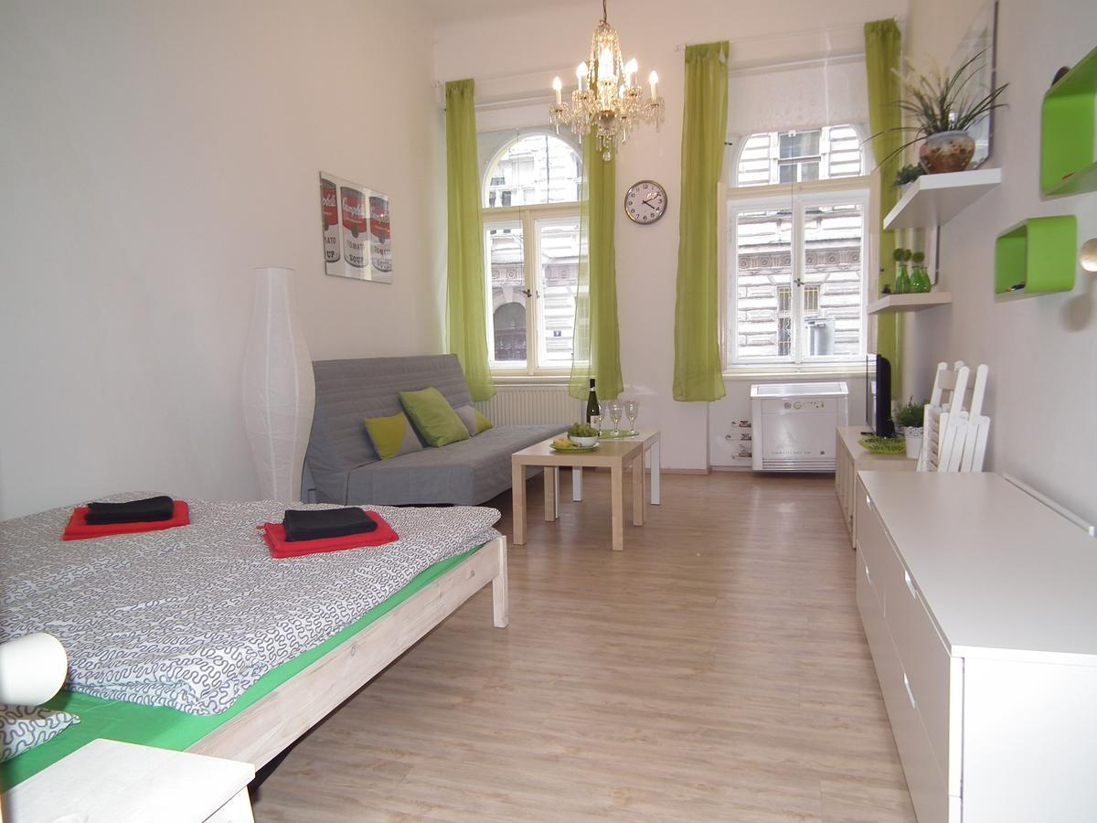Apartment In The Centre Прага Экстерьер фото