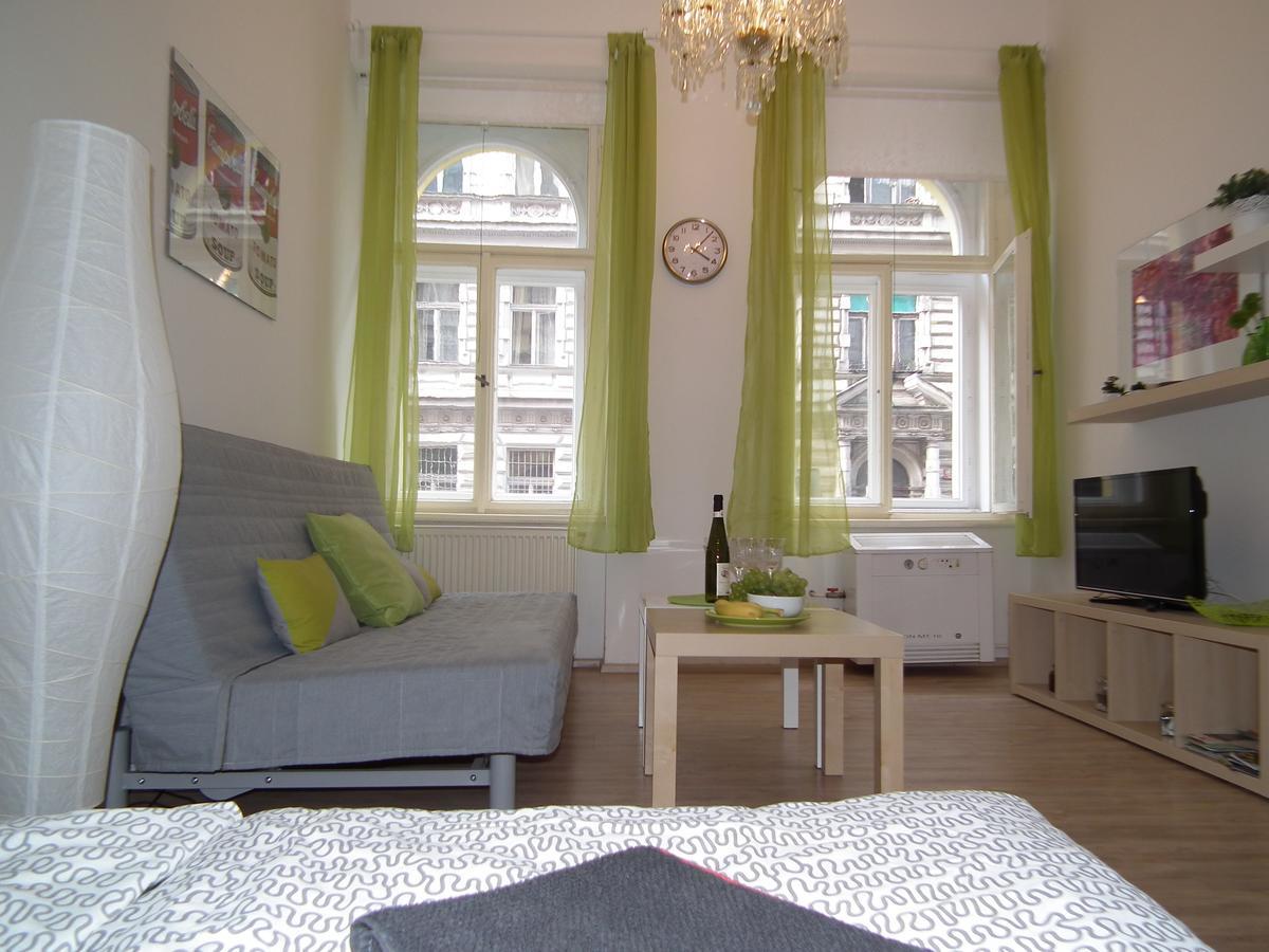 Apartment In The Centre Прага Экстерьер фото