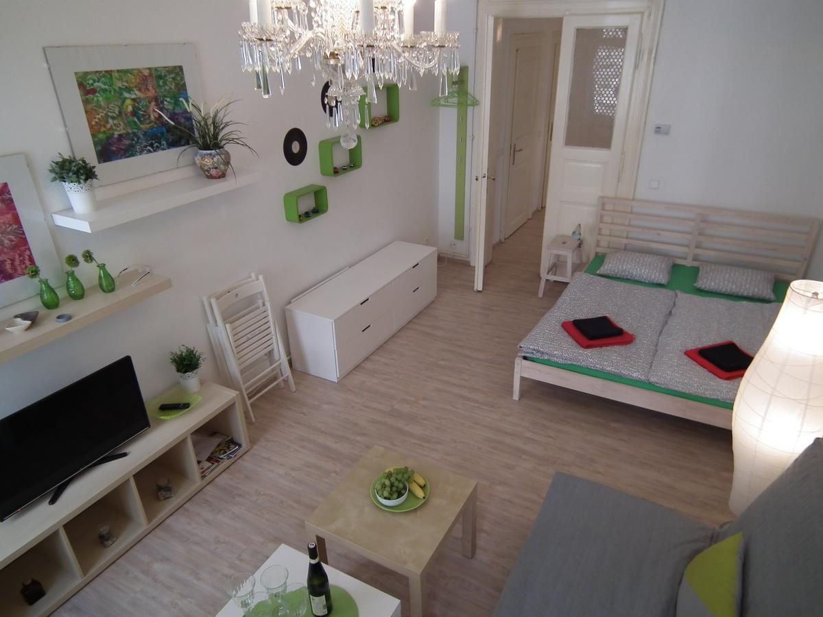 Apartment In The Centre Прага Экстерьер фото